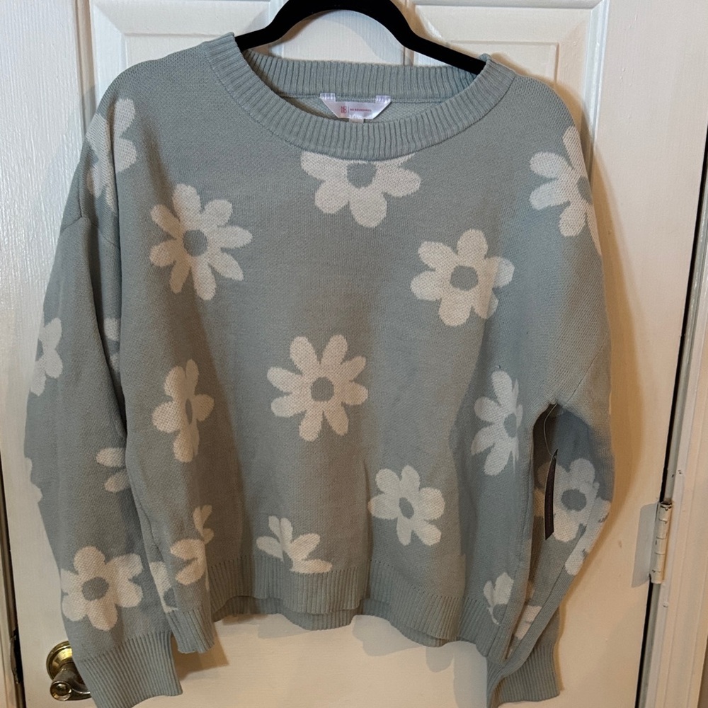 NWT No Boundaries Floral Crew Neck Sweater - mint Green and Creamy white